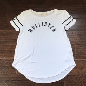 Hollister T-Shirt (size small)